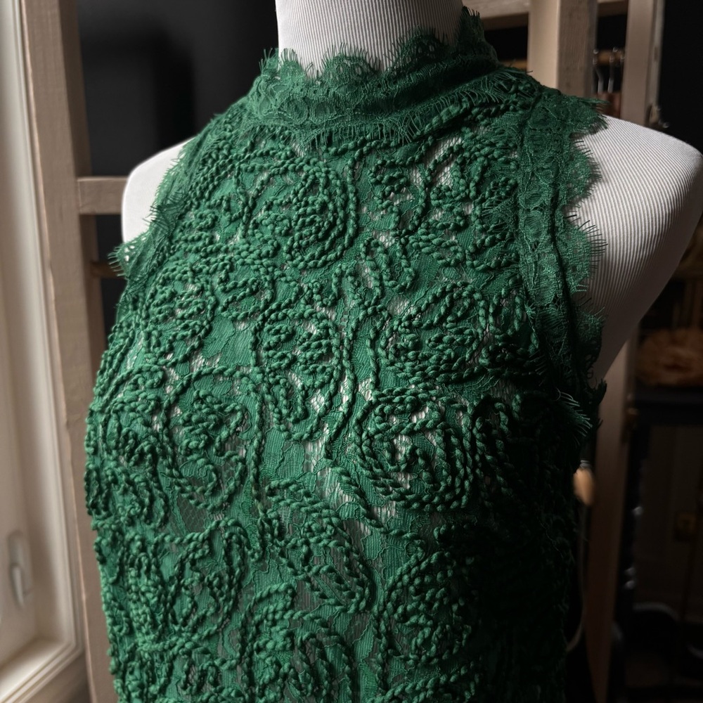 Elegant Green Lace Sleeveless Top